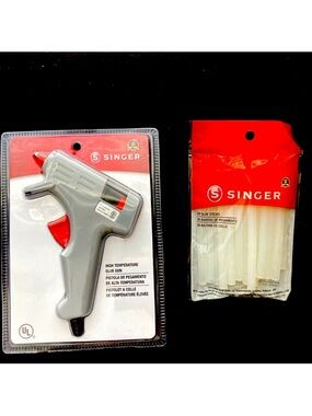 NWT Singer Set of High Temperature Hot Glue Gun and a package of Glue Sticks